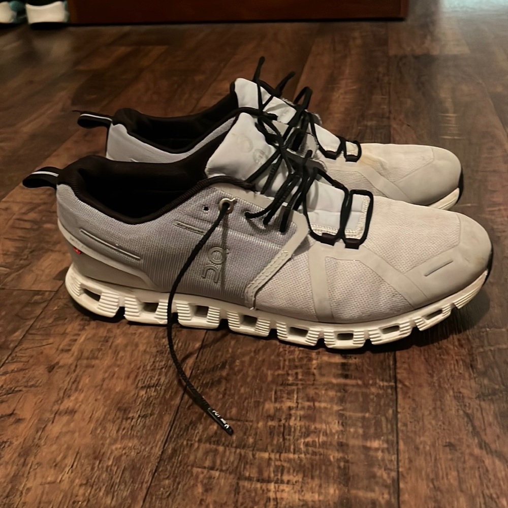 Mens On Cloud Waterproof shoes size 10